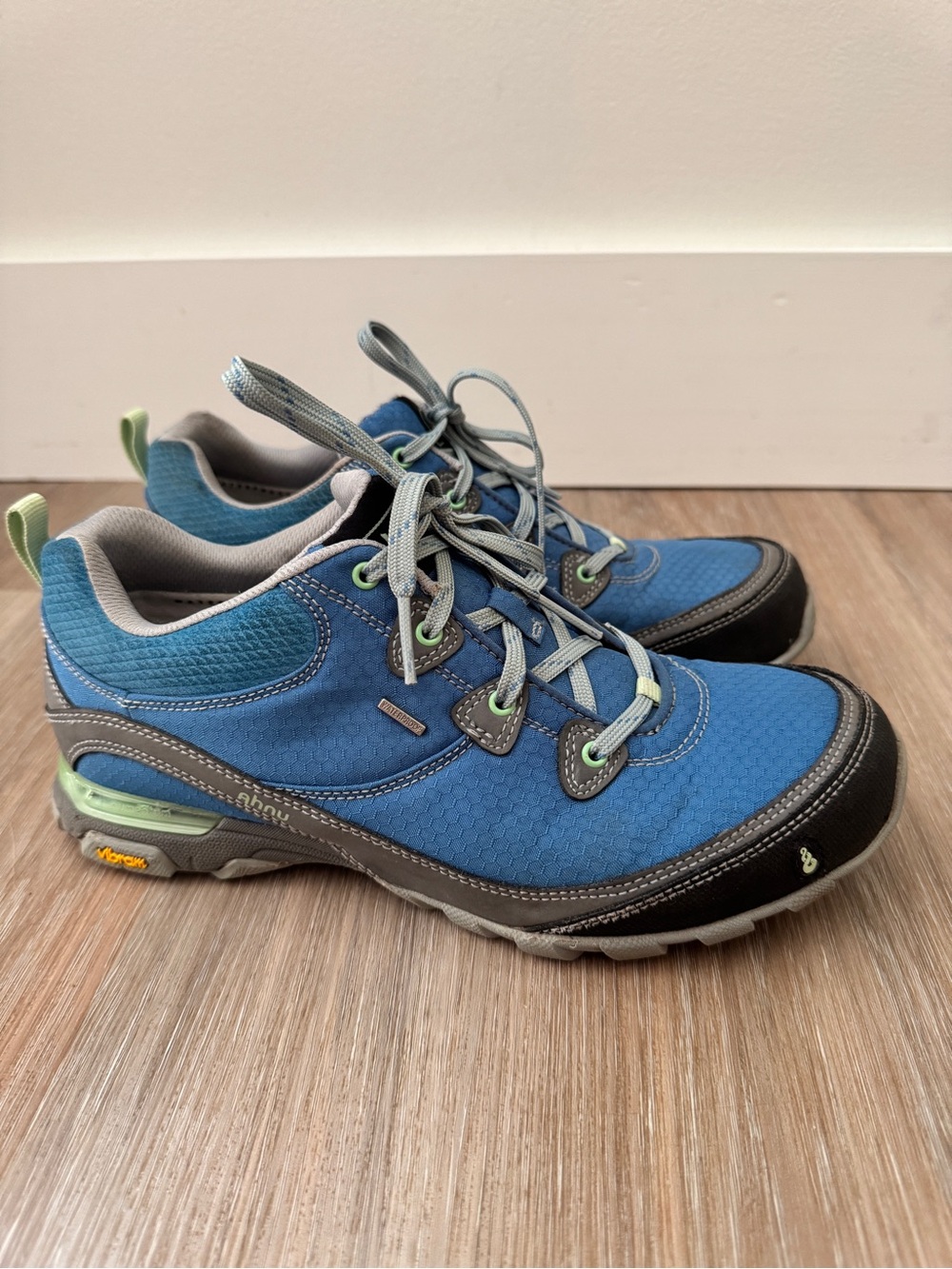Ahnu Waterproof Hiking Shoes Women’s 9.5 Blue Vibram Trail Gorpcore outdoor
